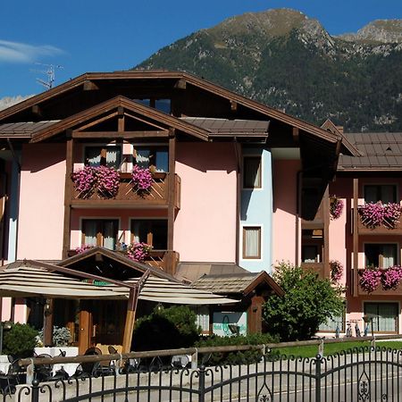 Hotel Quadrifoglio Pinzolo Exterior foto