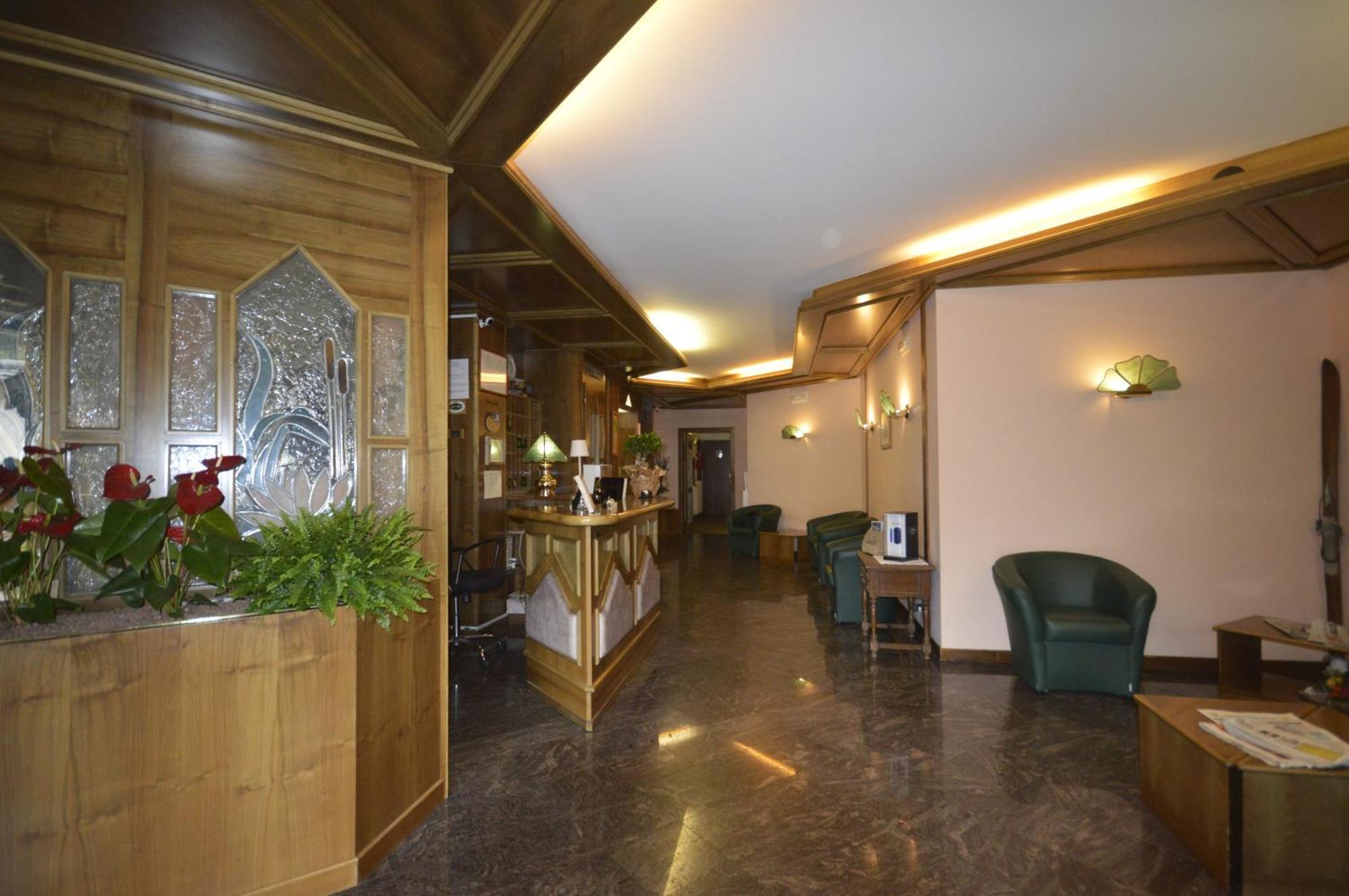 Hotel Quadrifoglio Pinzolo Exterior foto